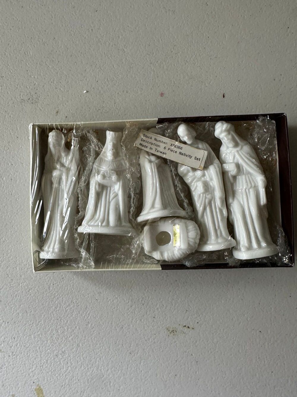 Vintage Giftco #XF6366 6 Piece Glazed White Bisque Porcelain Nativity Set